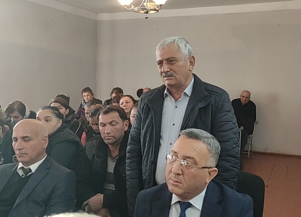 Seymur Orucov Ağstafanın Pirili və Sadıqlı kəndlərində növbəti dəfə vətəndaşları dinləyib